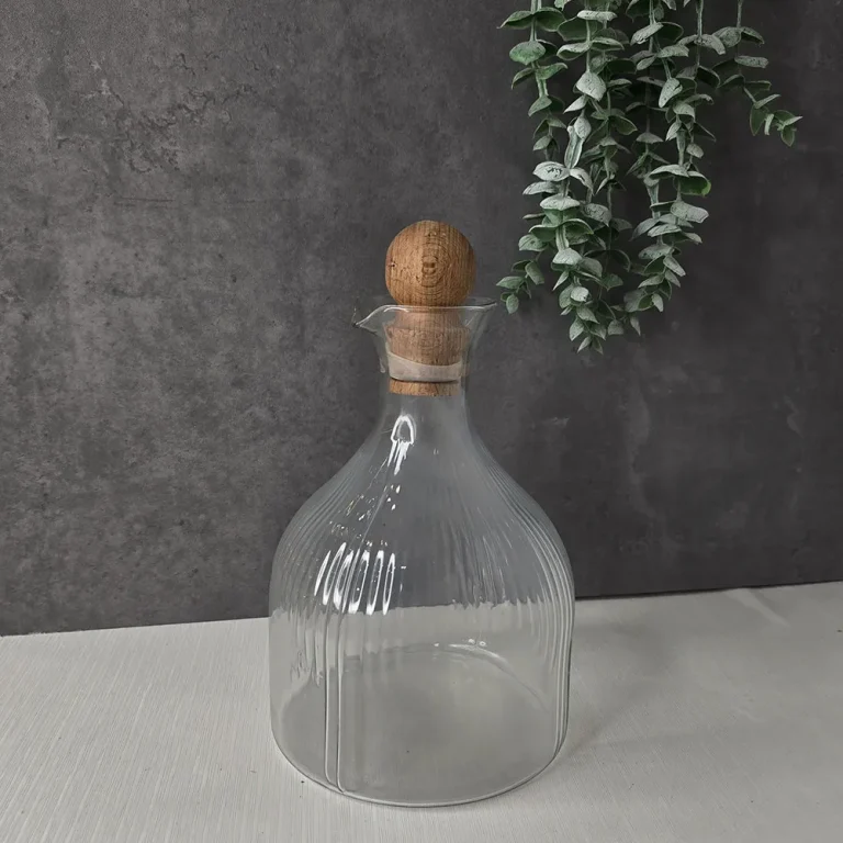 بطری دوغ مناسب نگهداری و سرو دوغ با درب محکم و طراحی کاربردی برای استفاده روزمره و سفر