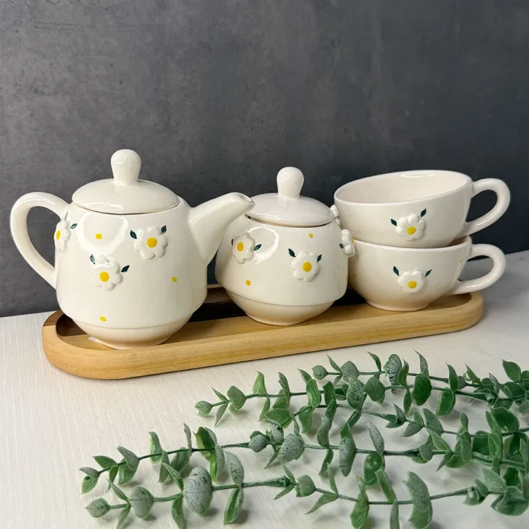 ست چای‌خوری سرامیکی مناسب سرو چای با طراحی شیک و کاربردی برای پذیرایی و استفاده روزمره