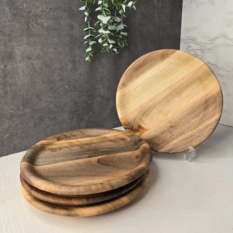 بشقاب چوبی مناسب سرو غذا، میوه و تنقلات با طراحی طبیعی و شیک برای پذیرایی و استفاده روزمره
